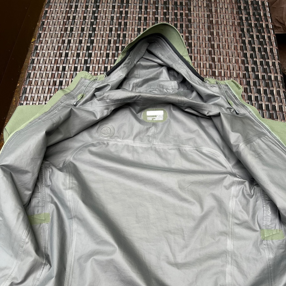 Marmot Minimalist Olive Green Raincoat/Rain Jacket Size Small